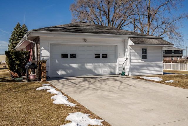 602 W Hilltop Trail, Fort Atkinson, WI 53538