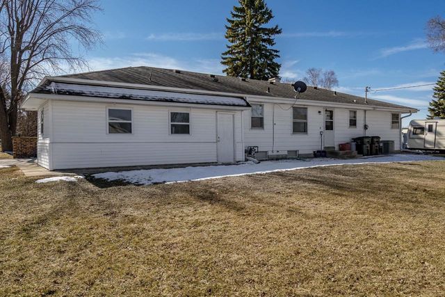 602 W Hilltop Trail, Fort Atkinson, WI 53538