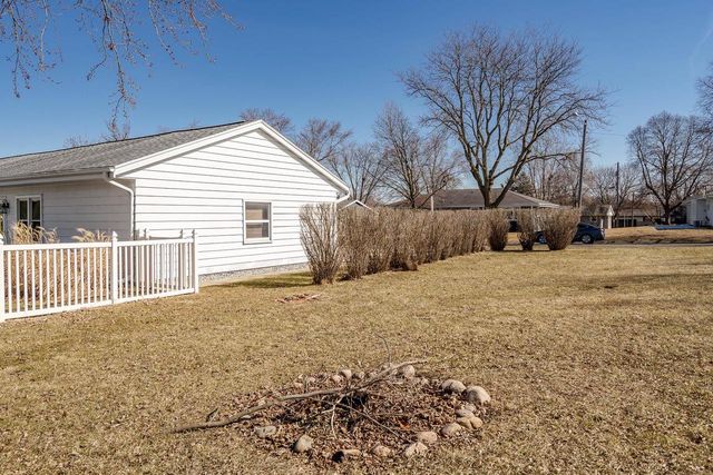 602 W Hilltop Trail, Fort Atkinson, WI 53538