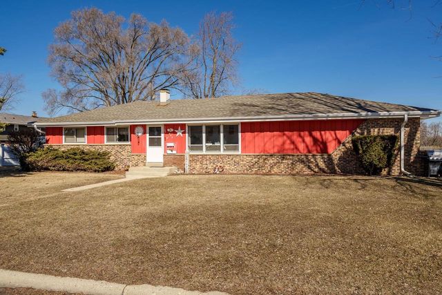 602 W Hilltop Trail, Fort Atkinson, WI 53538