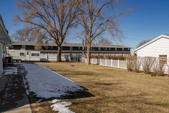 602 W Hilltop Trail, Fort Atkinson, WI 53538