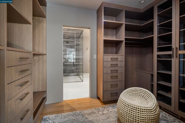 260 Pershing Dr, Oakland, CA 94611