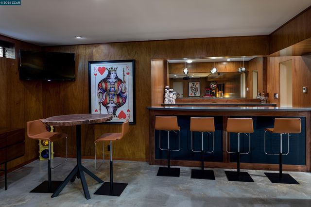 260 Pershing Dr, Oakland, CA 94611