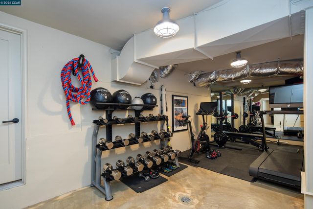 260 Pershing Dr, Oakland, CA 94611