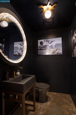 260 Pershing Dr, Oakland, CA 94611