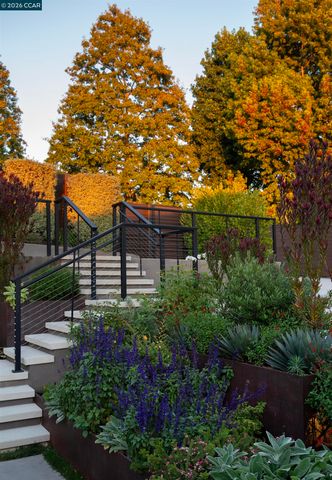 260 Pershing Dr, Oakland, CA 94611