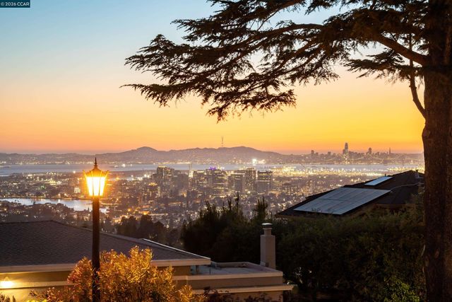 260 Pershing Dr, Oakland, CA 94611