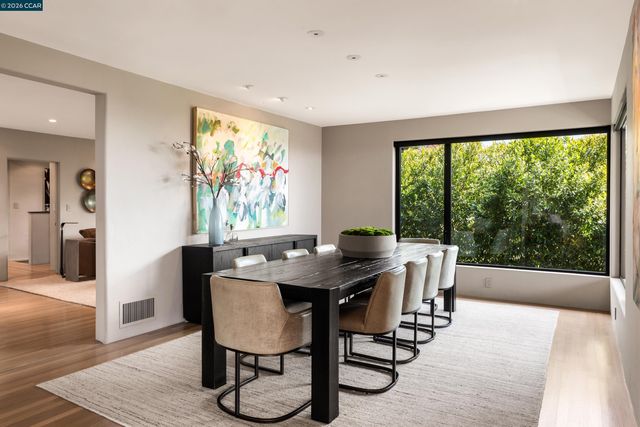 260 Pershing Dr, Oakland, CA 94611