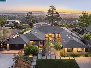 260 Pershing Dr, Oakland, CA 94611