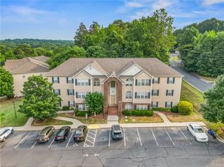 2033 Salem Bluff Drive, Winston-salem, NC 27127