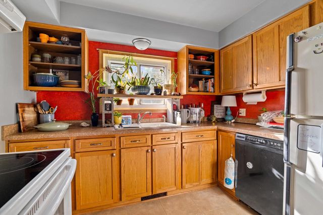 215 Lincoln AVENUE, Sheboygan, WI 53081