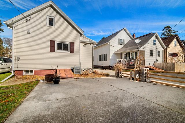 215 Lincoln AVENUE, Sheboygan, WI 53081