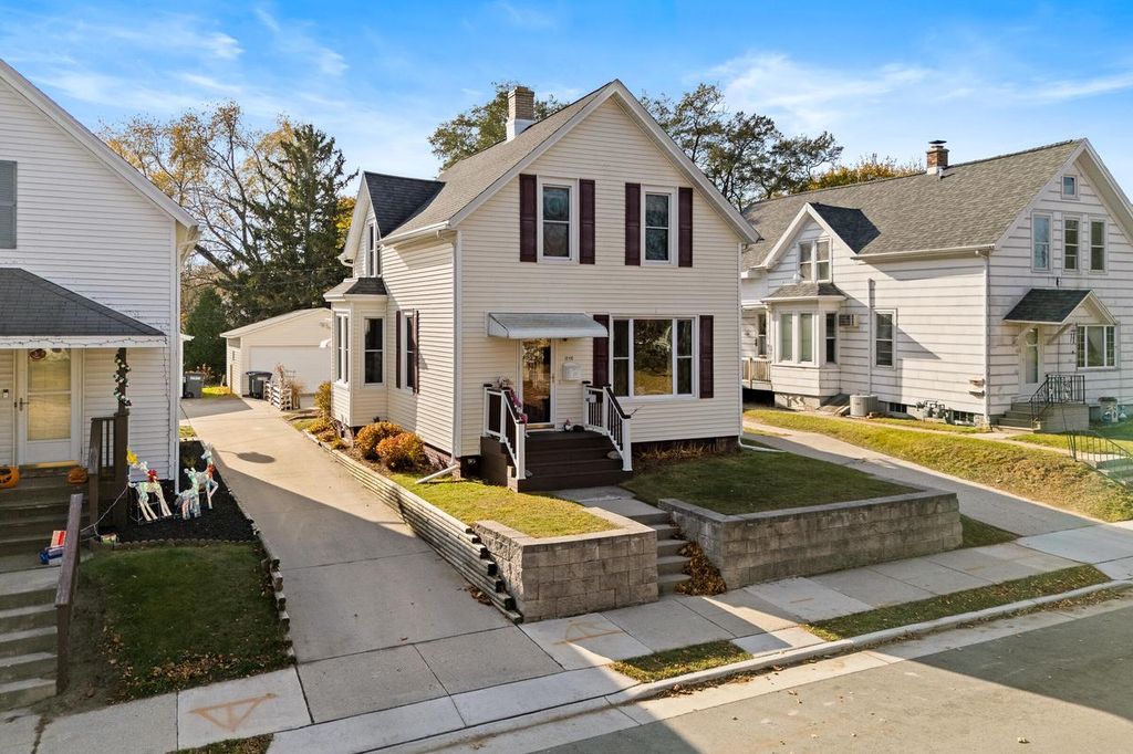 215 Lincoln AVENUE, Sheboygan, WI 53081