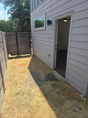 7601 Carver Ave 2, Austin, TX 78752