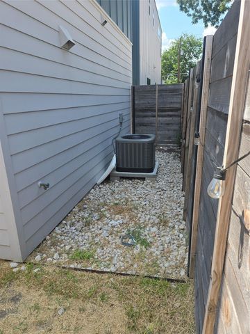 7601 Carver Ave 2, Austin, TX 78752