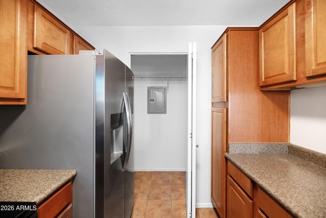 1880 E MORTEN Avenue 223, Phoenix, AZ 85020