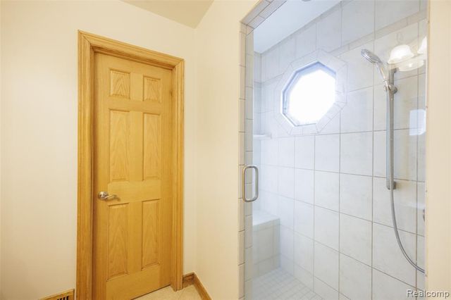 9247 Schrepfer Road, Howell, MI 48855