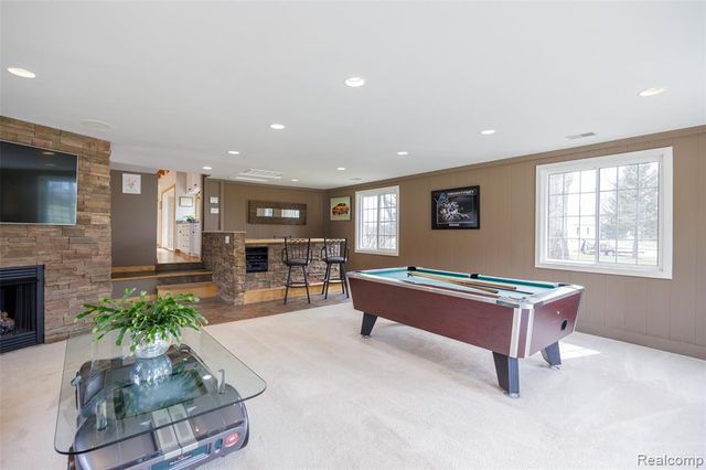 9247 Schrepfer Road, Howell, MI 48855