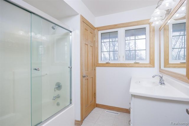 9247 Schrepfer Road, Howell, MI 48855