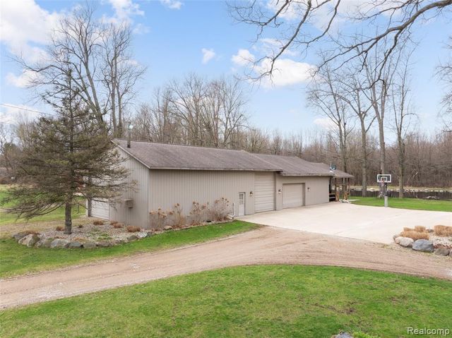 9247 Schrepfer Road, Howell, MI 48855