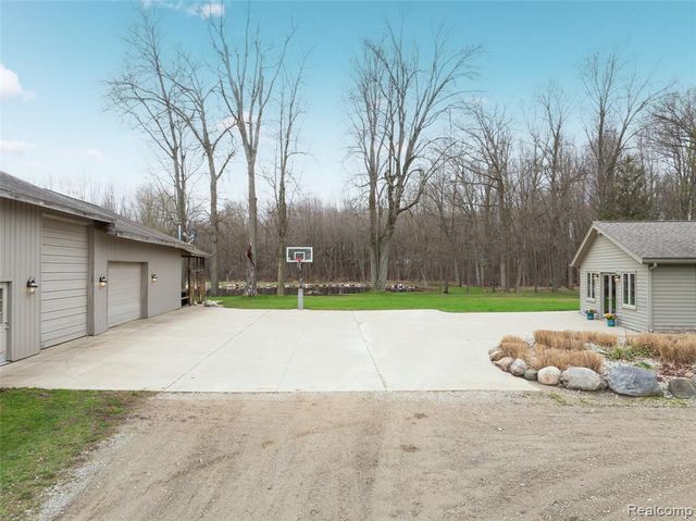 9247 Schrepfer Road, Howell, MI 48855