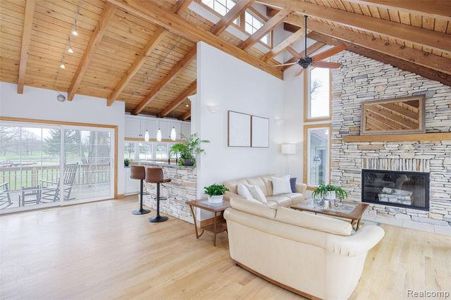 9247 Schrepfer Road, Howell, MI 48855