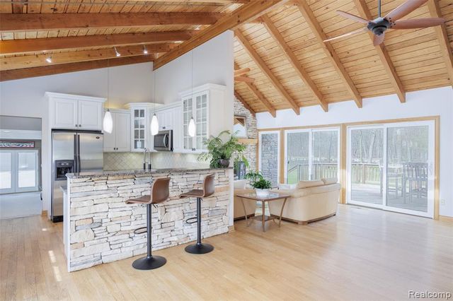 9247 Schrepfer Road, Howell, MI 48855