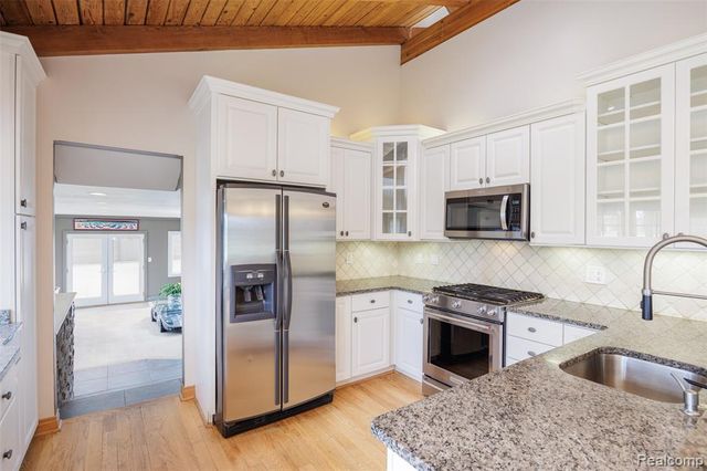 9247 Schrepfer Road, Howell, MI 48855
