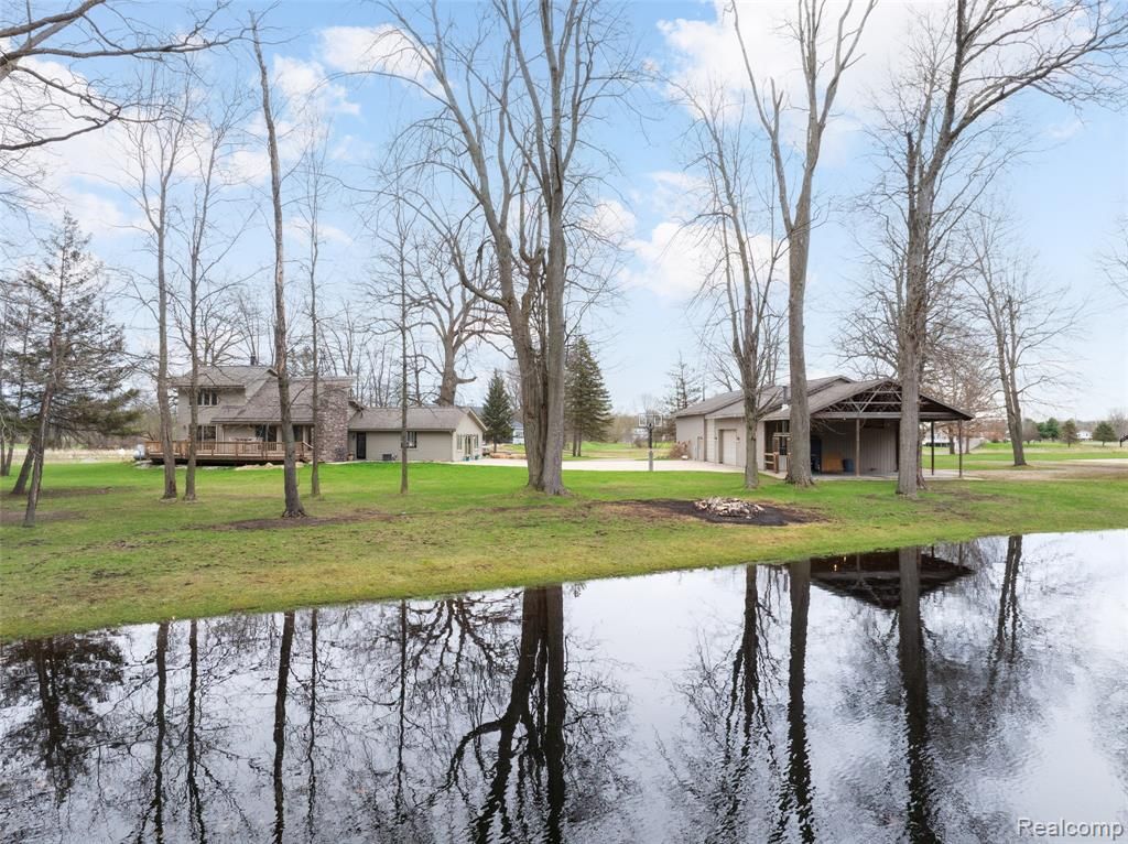 9247 Schrepfer Road, Howell, MI 48855