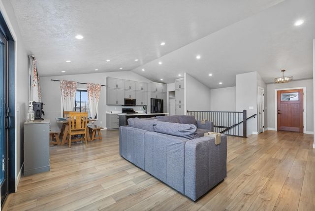 4401 24th St SE, Minot, ND 58701