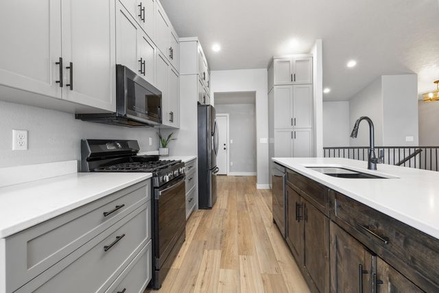 4401 24th St SE, Minot, ND 58701