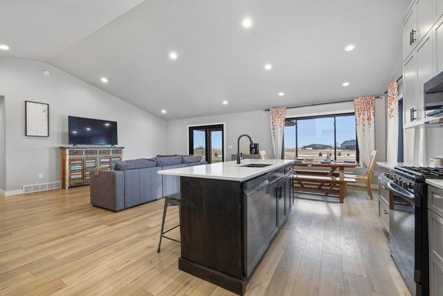 4401 24th St SE, Minot, ND 58701