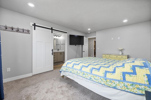 4401 24th St SE, Minot, ND 58701