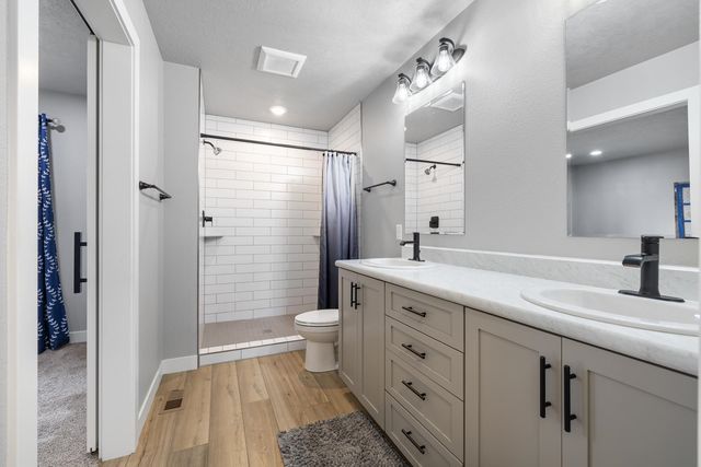 4401 24th St SE, Minot, ND 58701