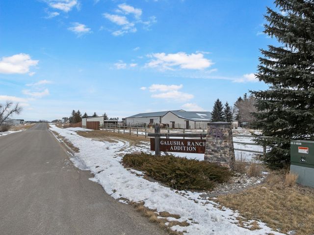 4401 24th St SE, Minot, ND 58701