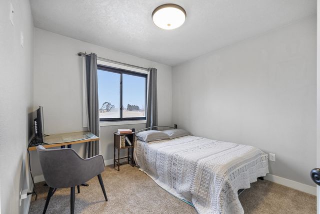 4401 24th St SE, Minot, ND 58701