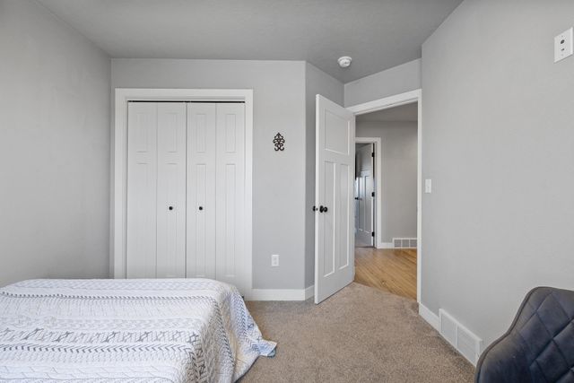 4401 24th St SE, Minot, ND 58701