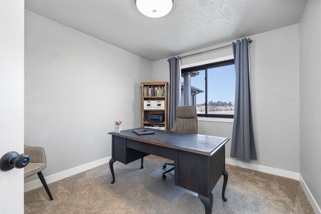 4401 24th St SE, Minot, ND 58701