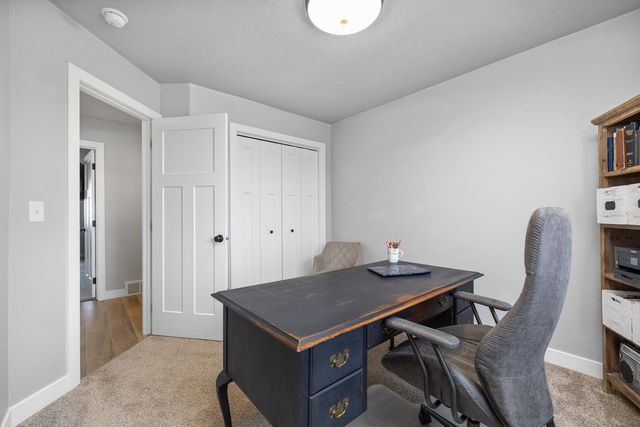 4401 24th St SE, Minot, ND 58701