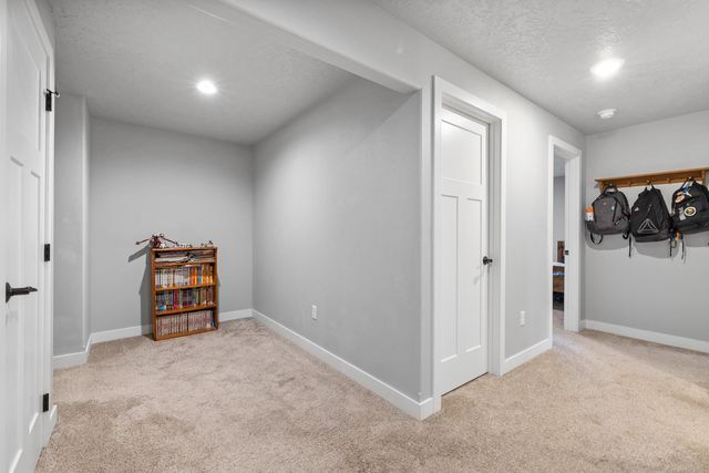 4401 24th St SE, Minot, ND 58701