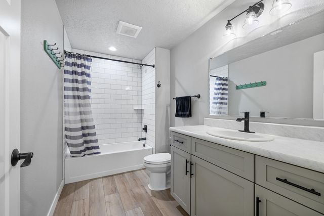 4401 24th St SE, Minot, ND 58701