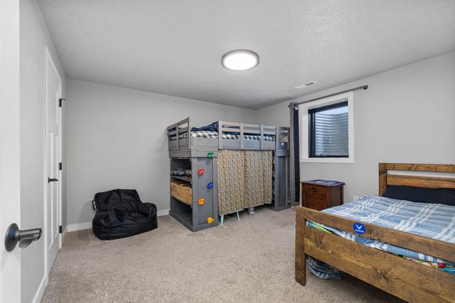 4401 24th St SE, Minot, ND 58701