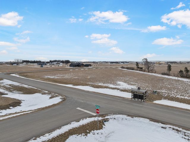 4401 24th St SE, Minot, ND 58701