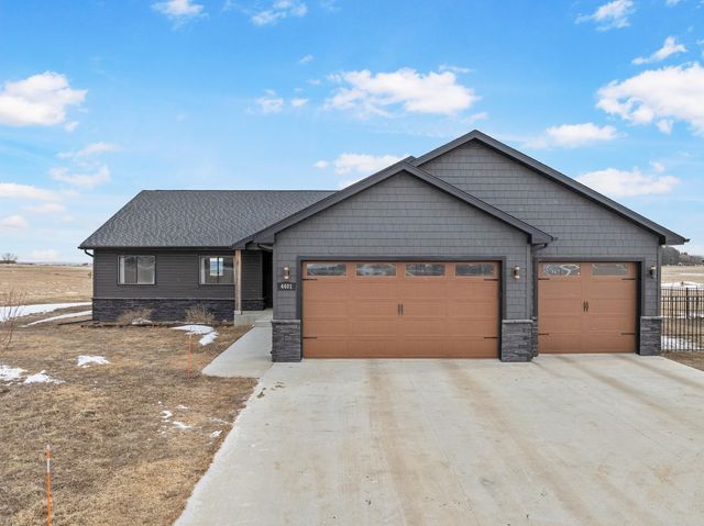 4401 24th St SE, Minot, ND 58701