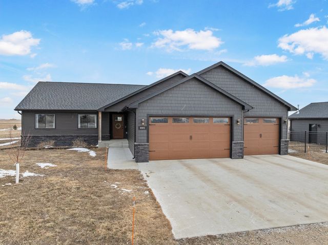 4401 24th St SE, Minot, ND 58701
