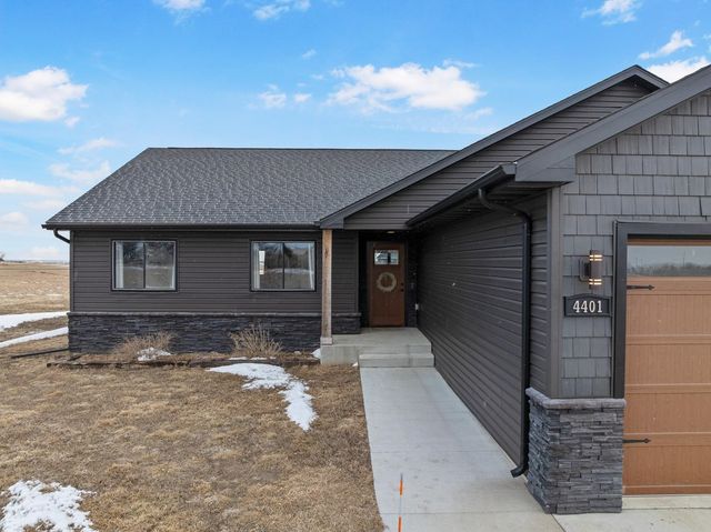 4401 24th St SE, Minot, ND 58701