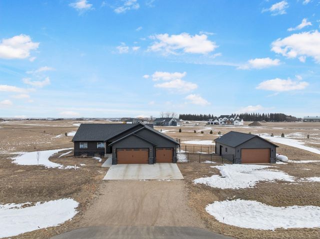 4401 24th St SE, Minot, ND 58701