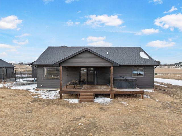 4401 24th St SE, Minot, ND 58701