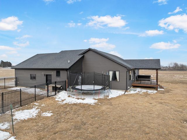 4401 24th St SE, Minot, ND 58701