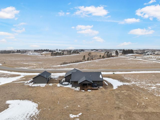 4401 24th St SE, Minot, ND 58701